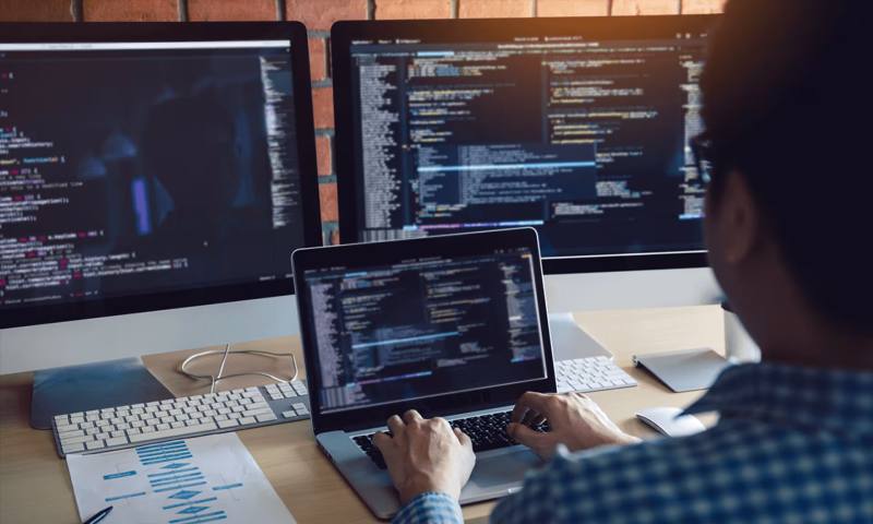 数据科学选型:R与Python如何赋能石峰区网站建设?